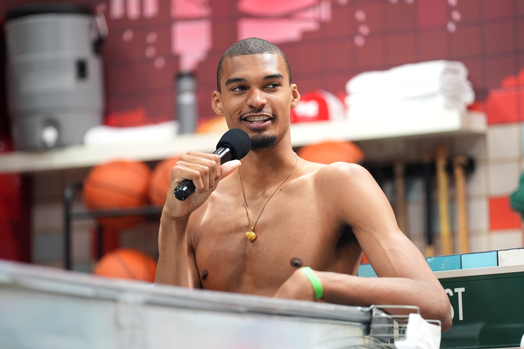 vip 注册-😲刺记答疑：这三项荣誉满足其一 文班明夏续约可签5年3.26亿