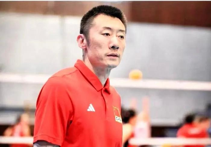 选人有争议，换人时机太差！袁志执教水平太低，真的误人子弟