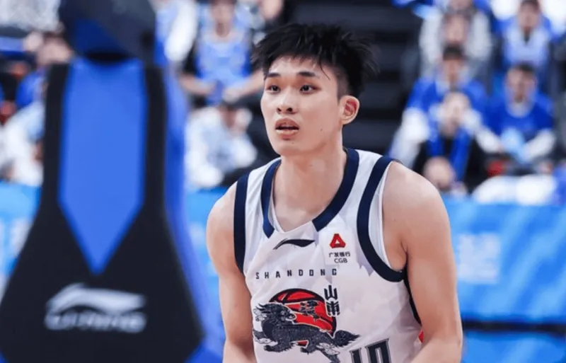 乐鱼体育登录入口-谢智杰全场出战16分钟，投篮3中3得到7分2篮板6助攻1抢断